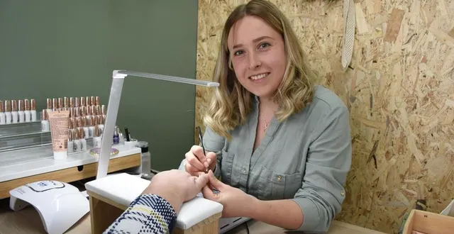 photo  charline scellier, 27 ans, vient d’ouvrir son institut de beauté, beauty green, à côté du magasin de bricolage weldom, dans la zone commerciale de la tuilerie.  &copy;  le maine libre 