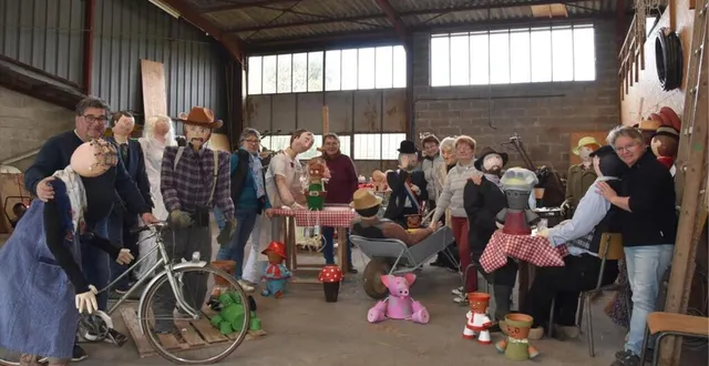 photo  des bénévoles qui font preuve de créativité et d’imagination.  &copy;  le maine libre 