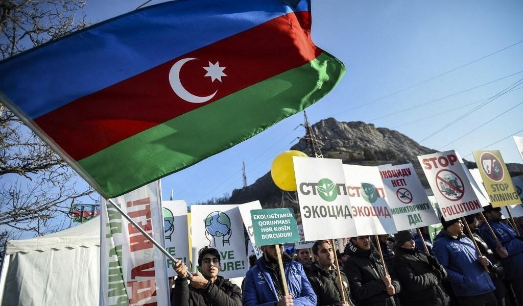 Halt rophilie Son Drapeau Br l L Azerba jdan Retire Ses Athl tes De halt-rophilie-son-drapeau-br-l-l-azerba-jdan-retire-ses-athl-tes-de