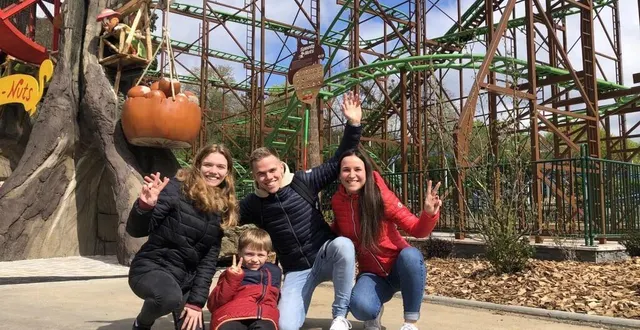 photo  laura, camille, bryan et léa ont adoré les nouvelles sensations du speedy nuts, à consommer en famille et sans modération.  &copy;  photo le maine libre 