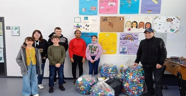 photo  dix sacs de 100 litres de bouchons ont été remis par les collégiens.  &copy;  dr 