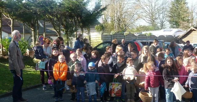 photo  le top départ de la chasse est lancé par thierry renvoizé, président du sivos.  &copy;  le maine libre 