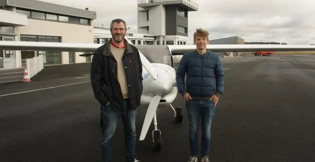 photo  damien boisselet, secrétaire adjoint de l’association les ailes du maine au mans (sarthe) et anthony landemaine, 23 ans, nouvel instructeur en pilotage, souhaitent utiliser l’avion électrique pour 20 % des heures de vol.  &copy;  ouest france 