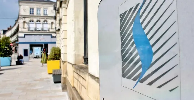 photo  le logo de la ville de sablé-sur-sarthe, ici visible près de la mairie, va changer.  &copy;  ouest-france 