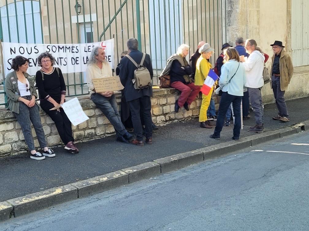 À Fontenay-le-Comte, un rassemblement contre la dissolution des ...