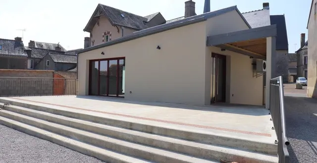 photo  l’épicerie-bistrot de crosmières, ici vu de l’arrière, n’ouvrira pas en avril 2023 comme cela était annoncé.  &copy;  ouest-france 