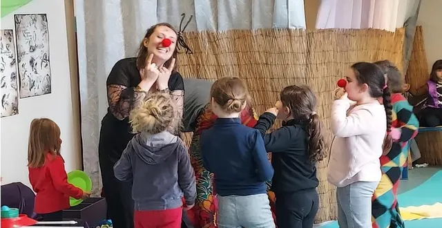 photo  la sorcière-clown a trouvé son public.  &copy;  ouest-france 