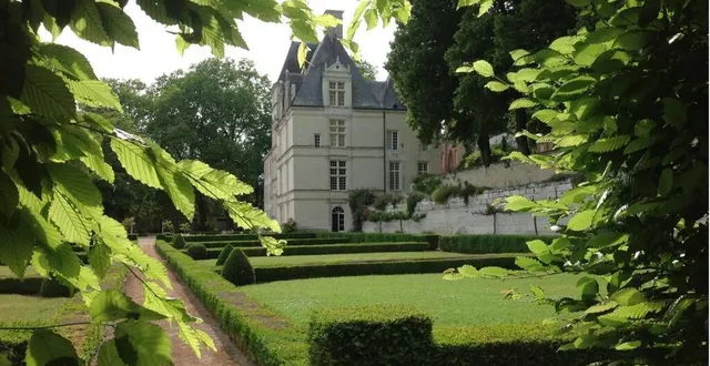 photo  l’aile est vue depuis la charmille classée  &copy;  le maine libre 