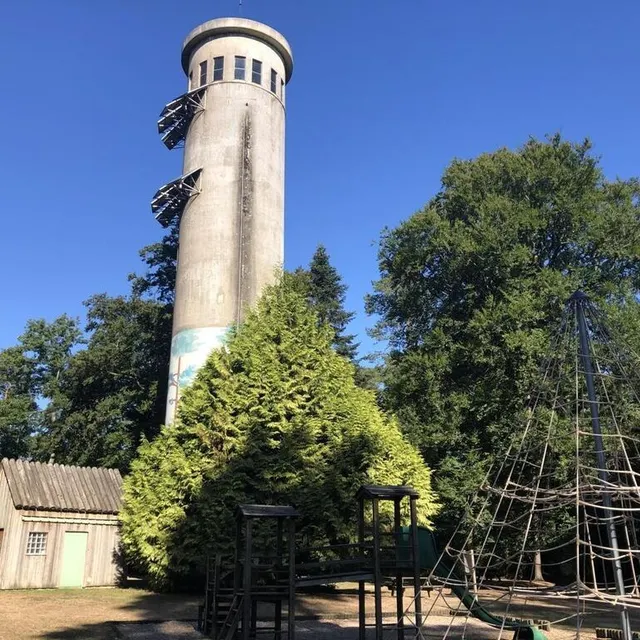 photo au pied du belvédère de nombreuses animations sont possibles pour les enfants.  ©  archives le maine libre