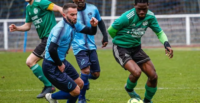 photo  rouillon, en vert, est en course pour la montée en r3.  &copy;  archives le maine libre 
