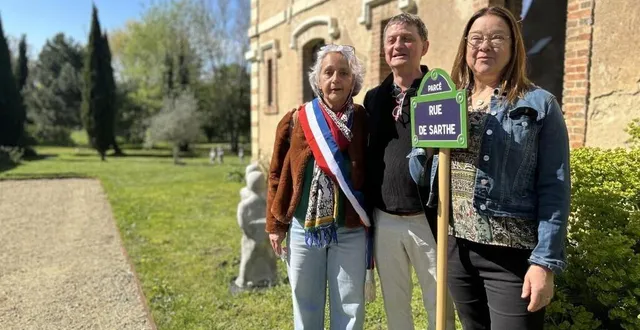 photo  une fausse rue de la sarthe a été inaugurée en présence de la première adjointe de parcé-sur-sarthe, emma veron, d’eric dos santos et danielle burgart, propriétaires de la galerie d’art the artistic red dot.  &copy;  ouest-france 