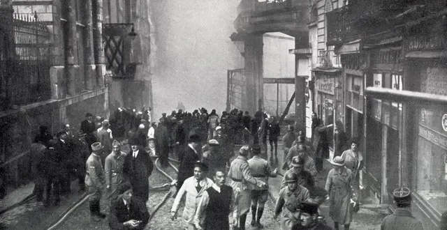 photo  le 21 novembre 1936, vers midi, le feu embrase le palais des marchands, en plein centre-ville d’angers. deux heures plus tard, il ne reste plus rien de ce qui fut le plus grand magasin d’angers. les flammes ont aussi détruit de nombreuses maisons en torchis, situées à proximité.  &copy;  archives municipales ville d’angers 