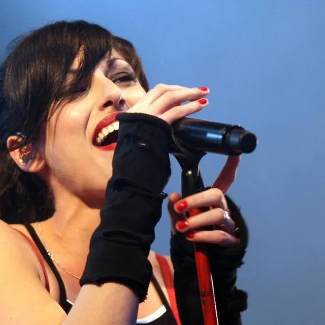 photo en 2007, pour la 75e édition des 24 heures du mans (sarthe), le groupe superbus mené par jennifer ayache, s’est produit le mercredi, à l’issue de la journée d’essais.  ©  archives ouest-france