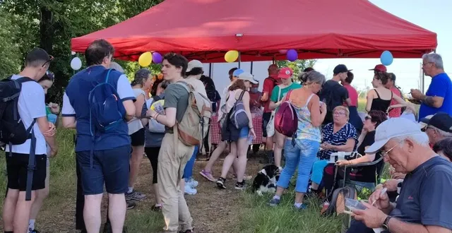 photo  la randonnée gourmande organisée par le comité de jumelage  d’aigné est toujours très appréciée.  &copy;  archives le maine libre 