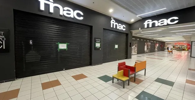 photo  le magasin fnac, situé dans la galerie commerciale carrefour, à condé-sur-sarthe, près d’alençon, a fermé ses portes, vendredi 21 avril 2023.  &copy;  ouest-france 