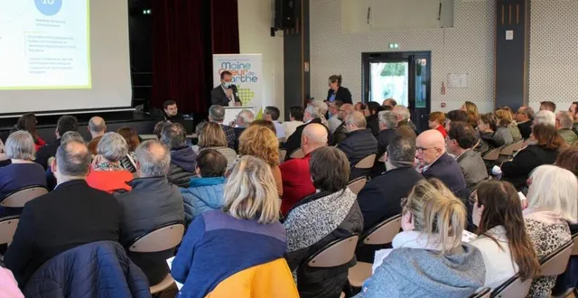 photo  un point d’étape à mi-mandat s’est déroulé à la salle polyvalente entre le président david chollet et les élus des 13 communes du territoire maine cœur de sarthe.  &copy;  le maine libre 
