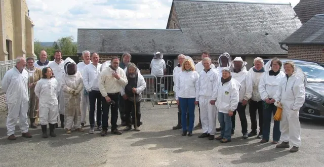 photo  une vingtaine de participants ravis de cette demi-journée de formation, autour de béatrice métayer, la maire.  &copy;  ouest-france 