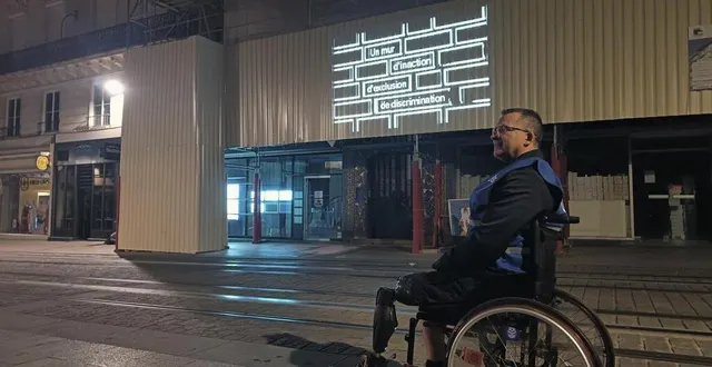 photo  l’apf france handicap a organisé une projection sauvage, mardi 25 avril, à angers, pour dénoncer le manque d’accessibilité.  &copy;  ouest-france 