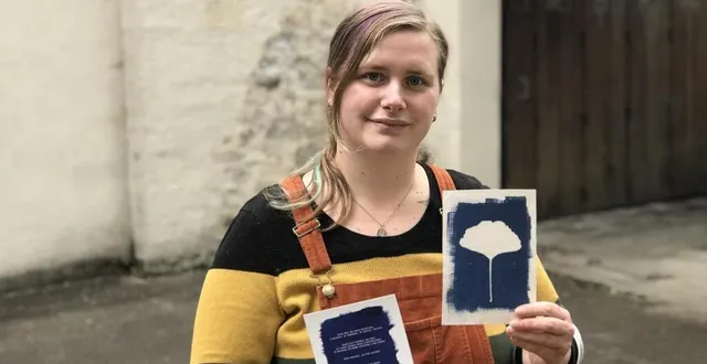 photo  anne monneau propose ses cyanotypes poétiques à la halte paysanne, à saint-georges-des-groseillers.  &copy;  ouest-france 