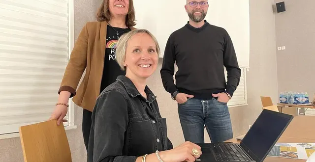 photo  flore anne gardy, amandine maubert et kevin fossey, de l’agence o2 à la flèche, ont présenté le projet d’habitat inclusif à sablé.  &copy;  photo le maine libre 