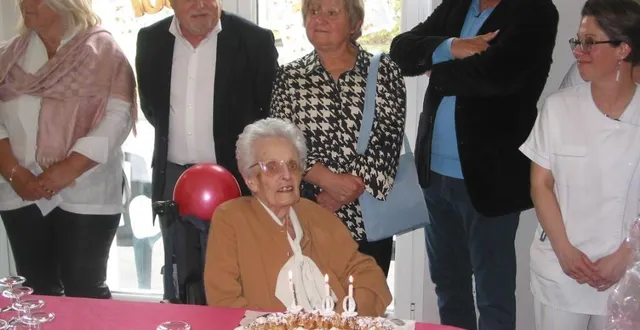 photo  jacqueline verdrot a soufflé ses bougies à l’occasion de ses 100 ans.  &copy;  ouest-france 