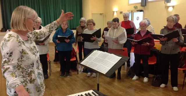 photo  une répétition sous la direction de katherine tewson.  &copy;  le maine libre 