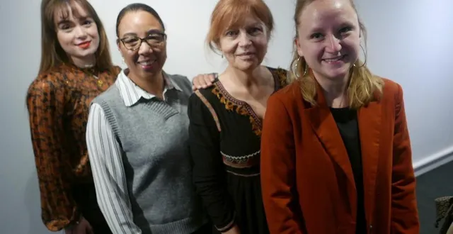 photo  nina lorentz, codirectrice du festival avec saïda ragui, troisième en partant de la gauche, christiane armendinger, bénévole, et madly pogu, en charge de la communication.  &copy;  ouest-france 