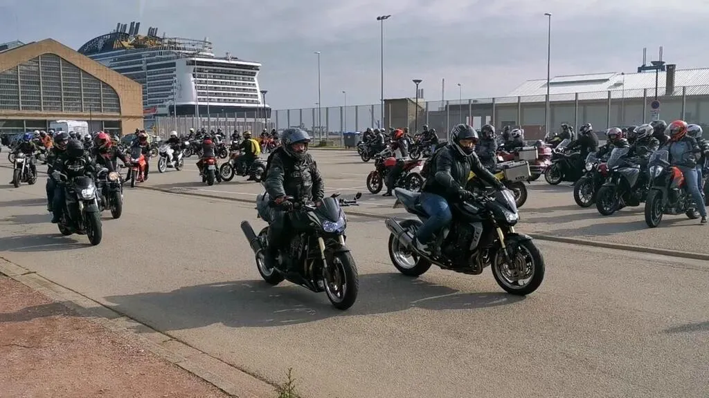 De Cherbourg à SaintLô, les Motards en colère défilent contre le