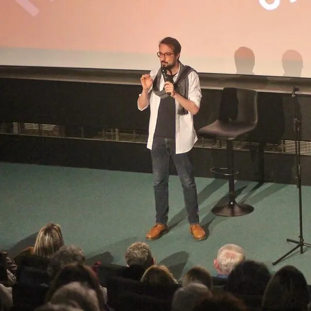 photo caillou a articulé son sketch autour des geeks et… du nombril.  ©  ouest-france