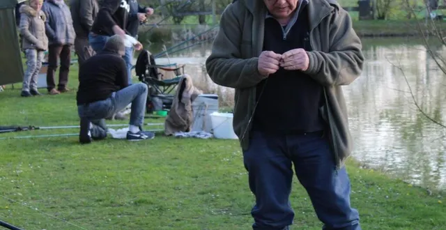 photo  beaucoup d’amateurs pour la pêche de nuit organisée par la saint rémy montaise.  &copy;  le maine libre 