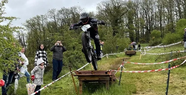 photo  pour ces troisièmes heures de vtt, le vc belinois, privilégie toujours les espaces naturels, la proximité du public et la convivialité  &copy;  archives vc belinois 