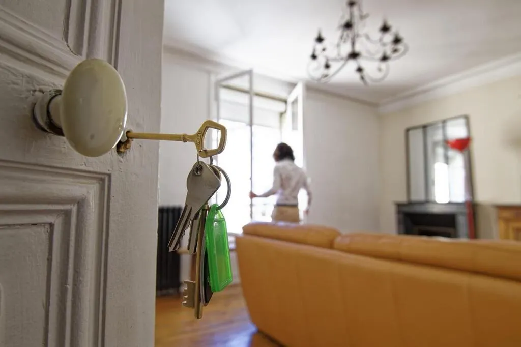 Logement. Quatre parlementaires s’attaquent à Airbnb et à la location meublée de courte durée