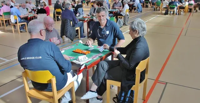 photo  le tournoi de bridge a réuni 54 paires de joueurs, dans le gymnase de l’hippodrome, lundi 1er mai 2023, à sablé-sur-sarthe.  &copy;  ouest-france 