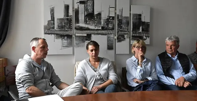 photo  angers, le 24 avril 2023. régis et julie verger et lawrence et christophe durand, les parents respectifs de mathis et eliott décédés à l’âge de 17 et 18 ans, reviennent sur l’accident mortel à martigné-briand (commune déléguée de terranjou) survenu le 6 janvier 2023.  &copy;  photo co – josselin clair 