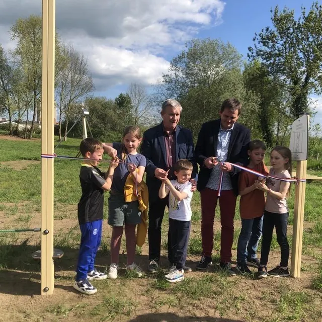 photo l’inauguration du parcours santé à argentan a été faite en présence des enfants à l’origine de ce projet.  ©  ouest-france