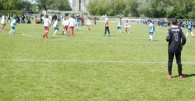 photo  le tournoi du 8 mai est un rendez-vous sportif très attendu des jeunes footballeurs.  &copy;  archives le maine libre 