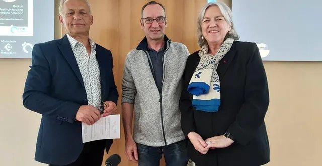 photo  de gauche à droite : claude trianon, jean-yves portier, maire de sainte-marguerite-de-carrouges et valérie alain.  &copy;  ouest-france 