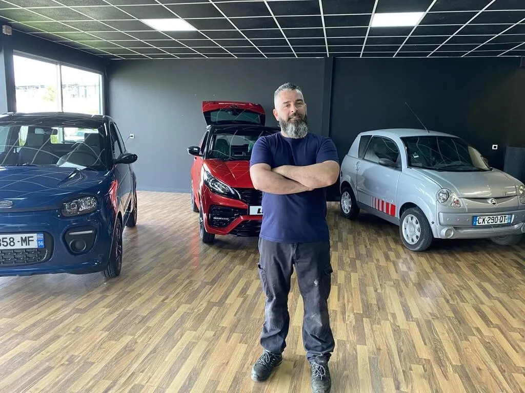 Dans cette commune bretonne, les voitures sans permis ont aussi leur