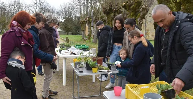 photo  les jardiniers amateurs sont venus nombreux pour faire du troc.  &copy;  le maine libre 