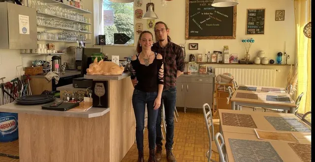 photo  virgilia alloix et julien mary, gérants du bar des rhodos  &copy;  ouest-france 