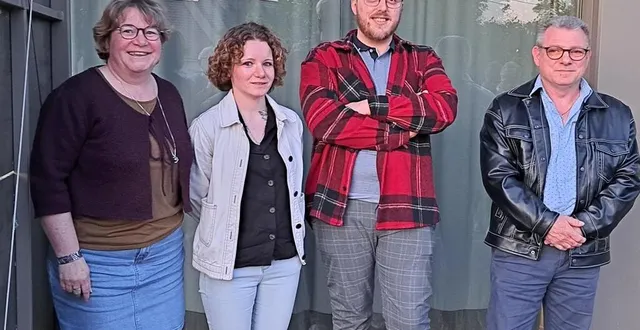 photo  de gauche à droite : sylvie bertre, andréa bertre, david weijola et christophe bertre ont présenté le projet au conseil municipal voivrais.  &copy;  ouest-france 