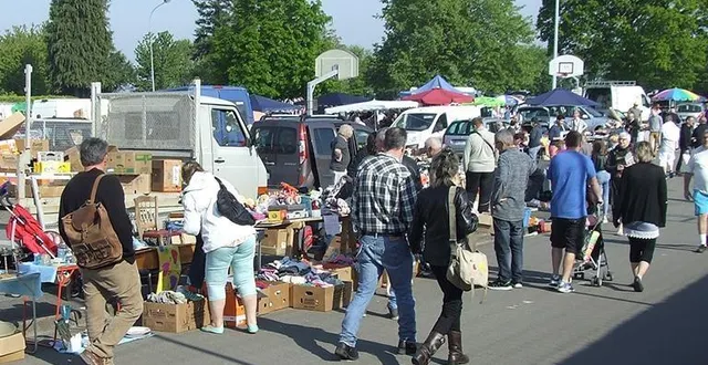 photo  vide-greniers à saint-georges-des-groseillers en mai 2022.  &copy;  archives ouest-france 