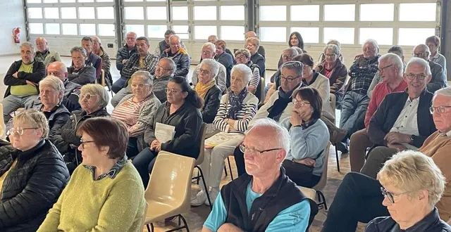 photo  quatre-vingts personnes ont assisté à la réunion du sitcom à écouché-les-vallées  &copy;  . ouest-france 