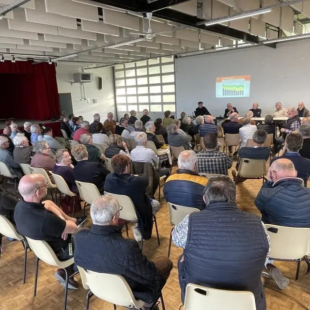 photo la réunion du sitcom à écouché-les-vallées a permis un échange entre le public et les responsables du syndicat.  ©  ouest-france