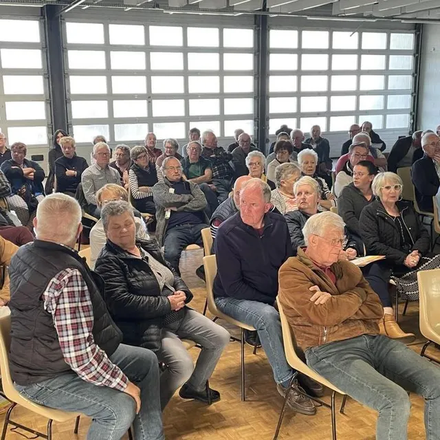 photo quatre-vingts personnes ont assisté à la réunion du sitcom à écouché-les-vallées, mardi 2 mai 2023.  ©  ouest-france