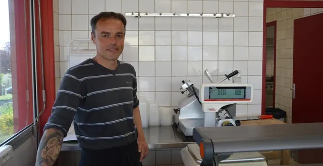 photo  vincent guérard, qui a fait son apprentissage à l’aigle, vient de reprendre la boucherie.  &copy;  ouest-france 