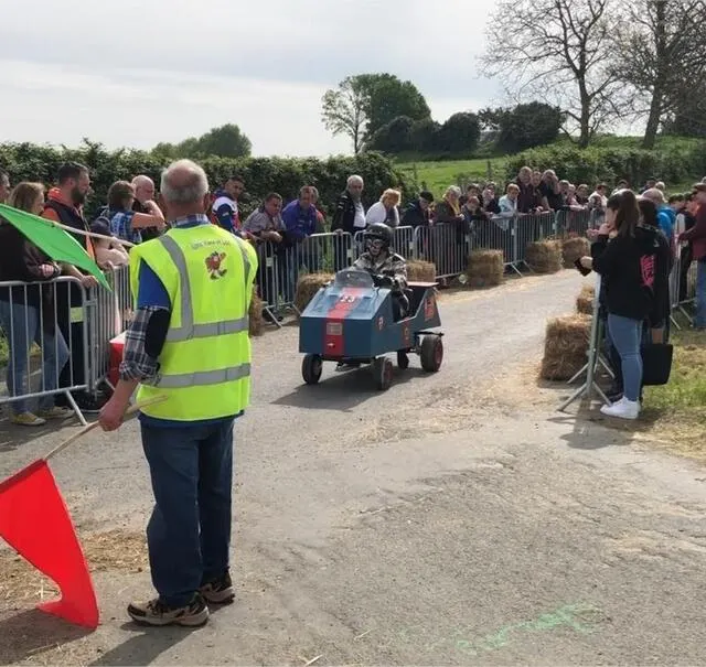photo les courses de caisses à savon attirent toujours un public nombreux, comme le 30 avril dernier à mayet.  ©  le maine libre