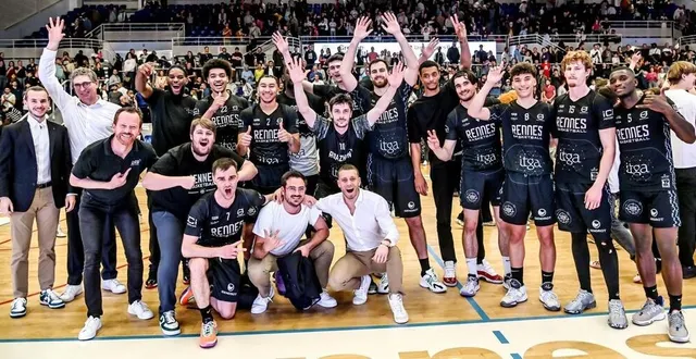 photo  la joie des joueurs de l’urb après la qualification pour les quarts de finale.  &copy;  yannick giraud 