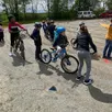 photo  les enfants ont profité du terrain de la commune pour une activité vélo. 