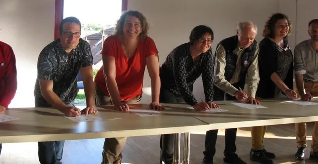 photo  françois richard (générations mouvement), guillaume marchand (cool en run), karine riguet (marcheurs de la gée), aurore gasnier (adjointe au maire), jackie collet (ligue contre le cancer), katia vadet et philippe lecrecq, coprésidentsde la coulanaise, ont signé un partenariat.  &copy;  ouest-france 